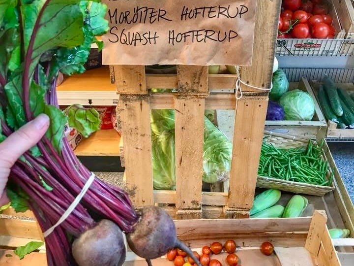 Lokala grönsaker i Sankt Ibbs lanthandel.